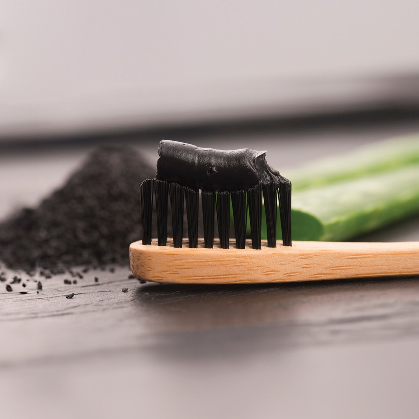 Escova de dentes de bambu adulto suave preta - The Humble Co.