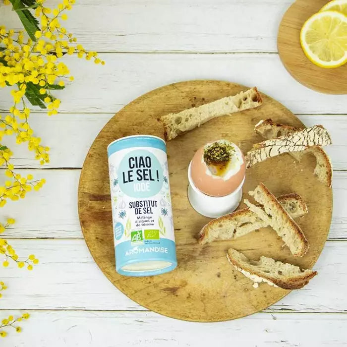 Substituto de sal - Ciao le Sel Iodado biológico da Aromandise a temperar um ovo escalfado