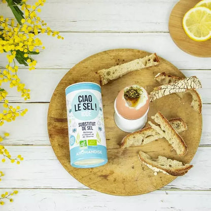 Substituto de sal - Ciao le Sel Iodado biológico da Aromandise a temperar um ovo escalfado