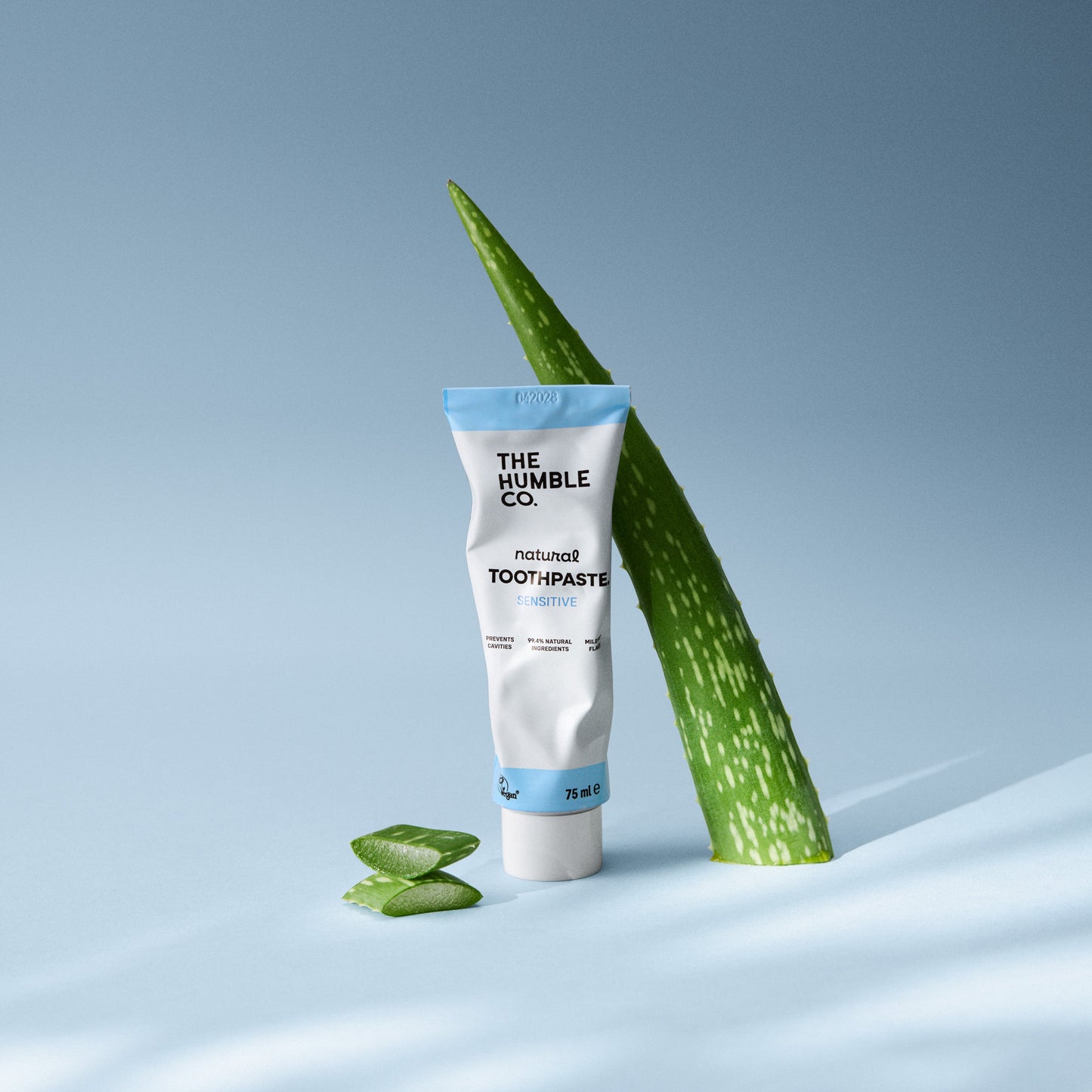 Dentífrico natural com flúor para dentes e gengivas sensíveis da The Humble Co