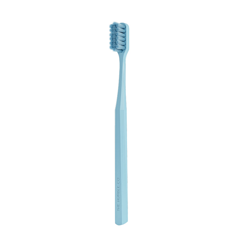Escova bioplástico com 7000 cerdas Pro azul - The Humble Co