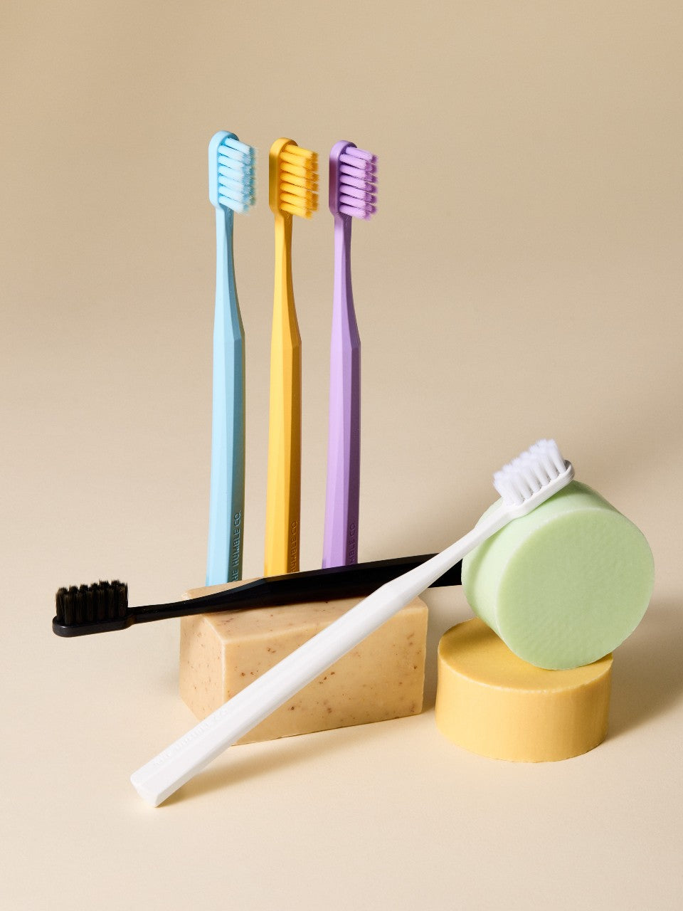 Escova de dentes bioplástico profissional com 7000 cerdas  - The Humble Co