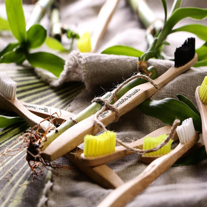 Escova de dentes de bambu com cerdas em nylon suaves - The Humble Co.