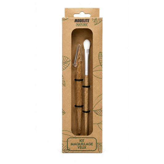 Kit prático e completo para definir e realçar o olhar. Inclui um pincel de aplicação de sombras com cerdas de nylon e um perfilador de sobrancelhas da Modelite Nature (Born to Bio)