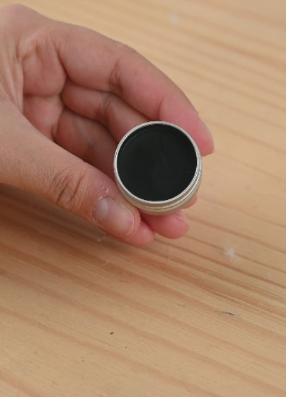 Vídeo exemplificativo da utilização da Tinta facial biológica à base de água - Preto da Namaki 