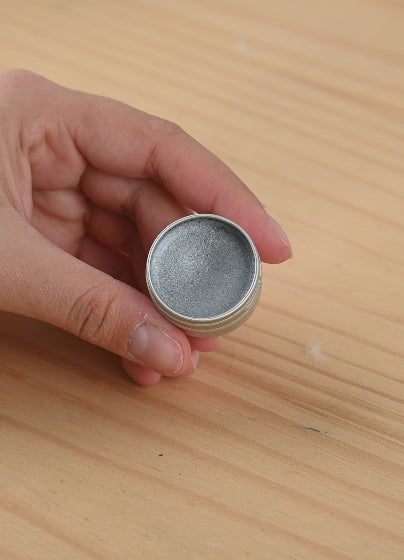 Video exemplificativo da utilização da Tinta Facial Bio à Base de Água – Cinzento prateado da Namaki