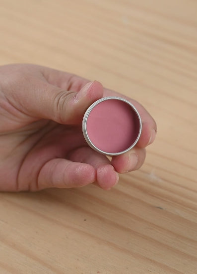 Video exemplificativo da utilização da Tinta Facial Bio à Base de Água – Rosa da Namaki